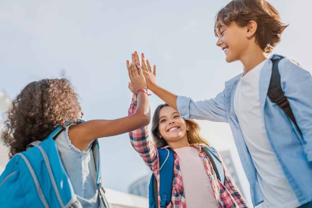 Come aiutare i bambini a coltivare l'amicizia: strategie e consigli